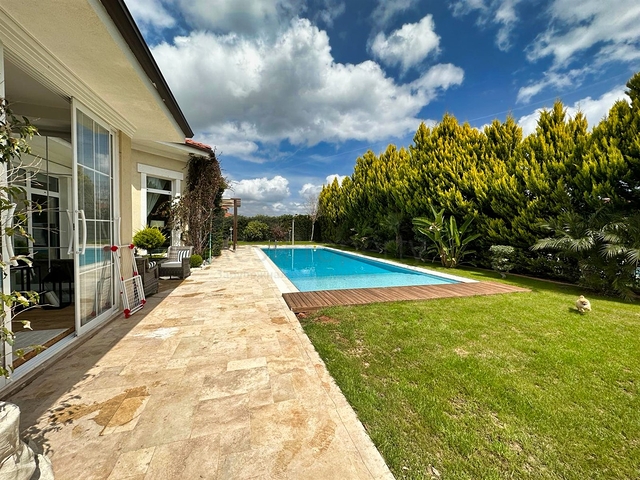 Villa mit 5+1 Grundrissen in der Region Doshemealty - Antalya 