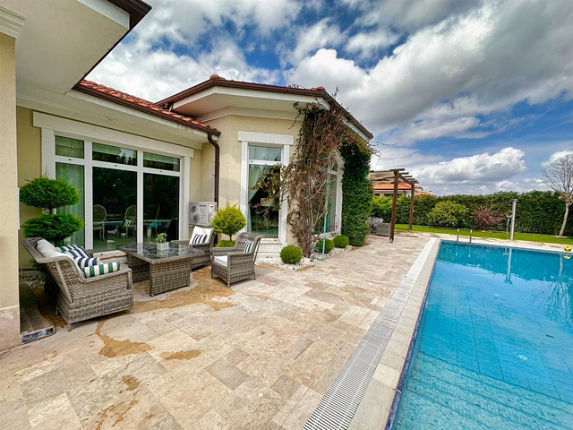 Villa mit 5+1 Grundrissen in der Region Doshemealty - Antalya 