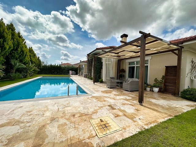 Villa mit 5+1 Grundrissen in der Region Doshemealty - Antalya 