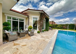 Villa mit 5+1 Grundrissen in der Region Doshemealty - Antalya 