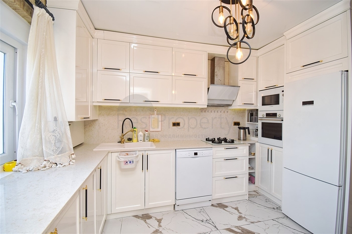 Apartment mit 3+1 Grundriss in der Wohngegend Gyursou - Antalya 