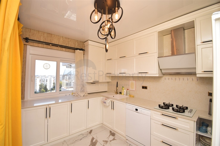 Apartment mit 3+1 Grundriss in der Wohngegend Gyursou - Antalya 