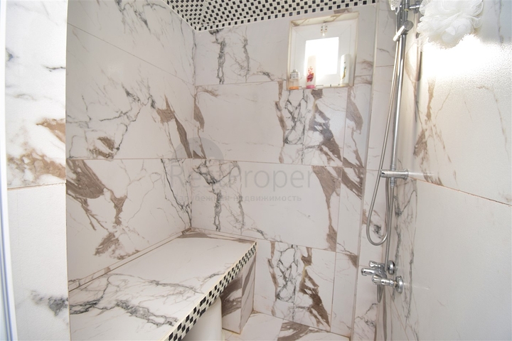 Apartment mit 3+1 Grundriss in der Wohngegend Gyursou - Antalya 