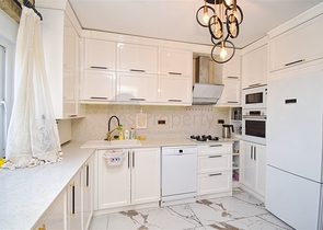 Apartment mit 3+1 Grundriss in der Wohngegend Gyursou - Antalya 