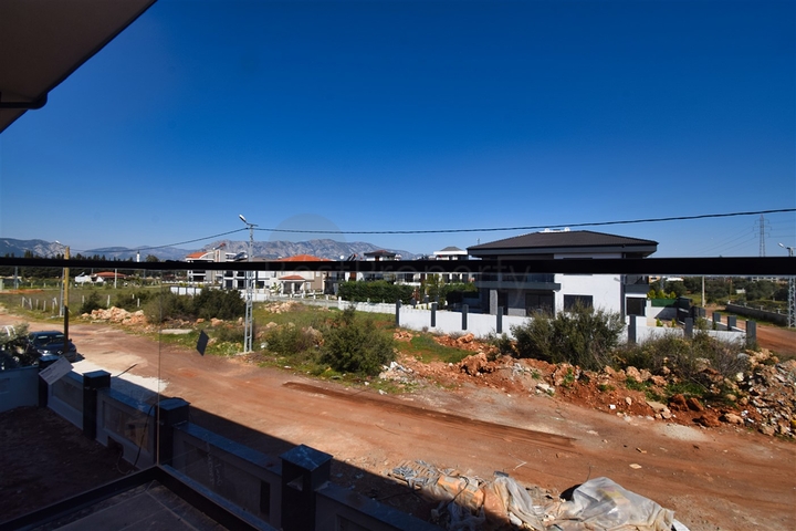 Villa mit 7+1 Grundriss in der Region Doshemealty - Antalya 