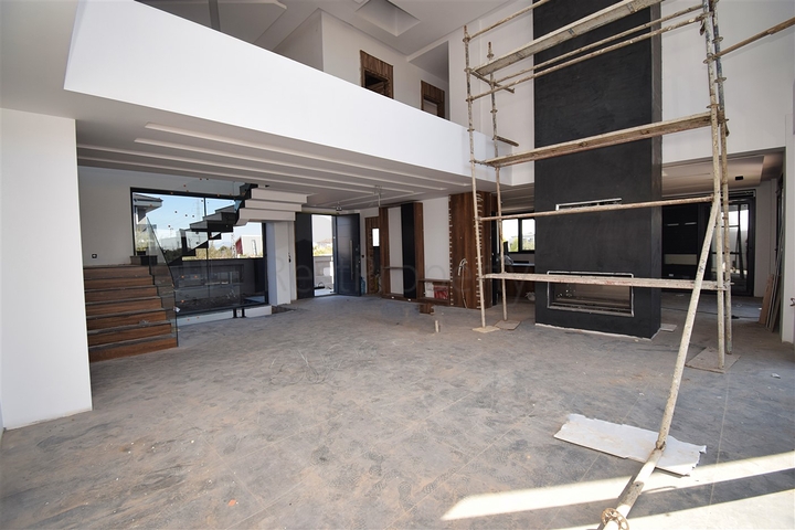 Villa mit 7+1 Grundriss in der Region Doshemealty - Antalya 