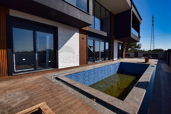 Villa mit 7+1 Grundriss in der Region Doshemealty - Antalya 