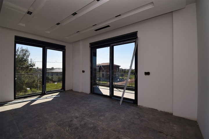 Villa mit 7+1 Grundriss in der Region Doshemealty - Antalya 