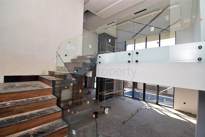 Villa mit 7+1 Grundriss in der Region Doshemealty - Antalya 