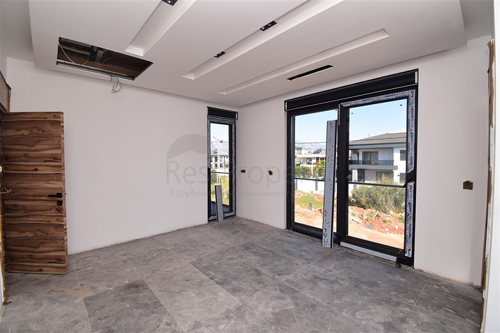 Villa mit 7+1 Grundriss in der Region Doshemealty - Antalya 