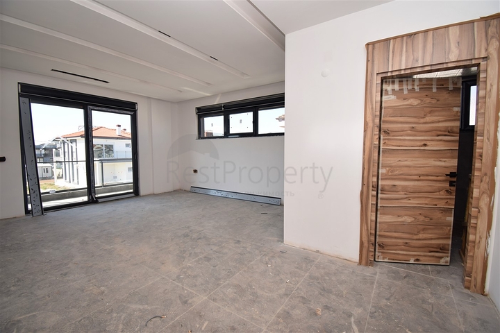 Villa mit 7+1 Grundriss in der Region Doshemealty - Antalya 