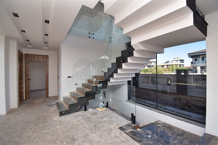 Villa mit 7+1 Grundriss in der Region Doshemealty - Antalya 