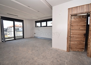 Villa mit 7+1 Grundriss in der Region Doshemealty - Antalya 