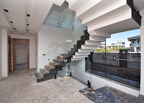 Villa mit 7+1 Grundriss in der Region Doshemealty - Antalya 