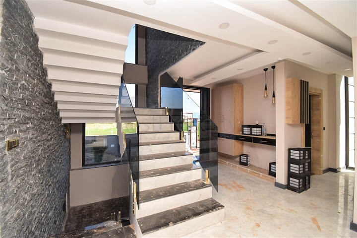 Villa mit 5+1 Grundrissen in der Region Doshemealty - Antalya 