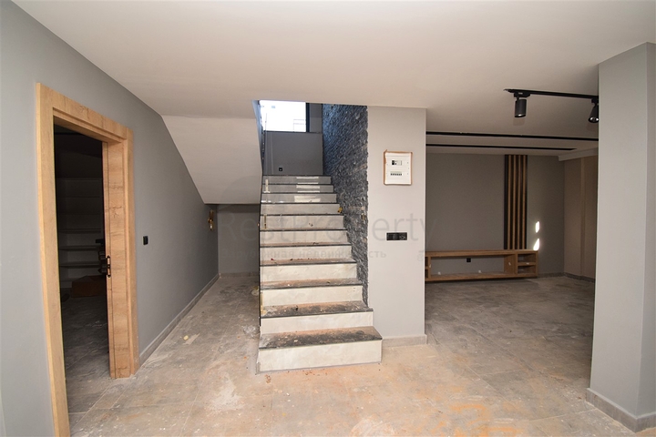 Villa mit 5+1 Grundrissen in der Region Doshemealty - Antalya 