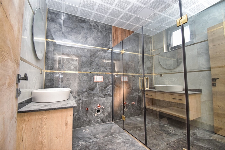 Villa mit 5+1 Grundrissen in der Region Doshemealty - Antalya 