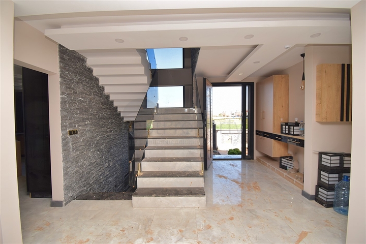 Villa mit 5+1 Grundrissen in der Region Doshemealty - Antalya 