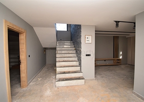 Villa mit 5+1 Grundrissen in der Region Doshemealty - Antalya 