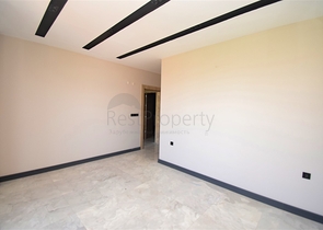 Villa mit 5+1 Grundrissen in der Region Doshemealty - Antalya 