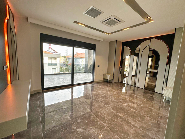 Villa mit 5+1 Grundrissen in der Region Doshemealty - Antalya  Villa mit 5+1 Grundrissen in der Region Doshemealty - Antalya