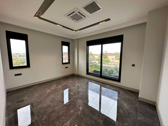 Villa mit 5+1 Grundrissen in der Region Doshemealty - Antalya  Villa mit 5+1 Grundrissen in der Region Doshemealty - Antalya