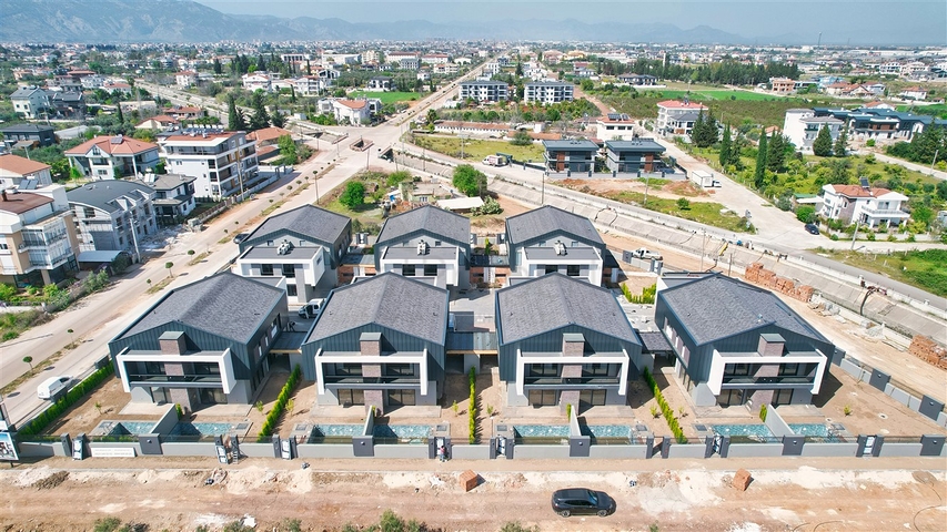 Villen in einem 4+1-Komplex in der Region Doshemealty - Antalya 