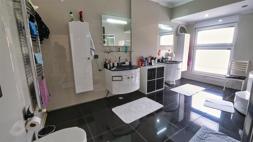 4+1-Villa in der Region Doshemealty - Antalya 