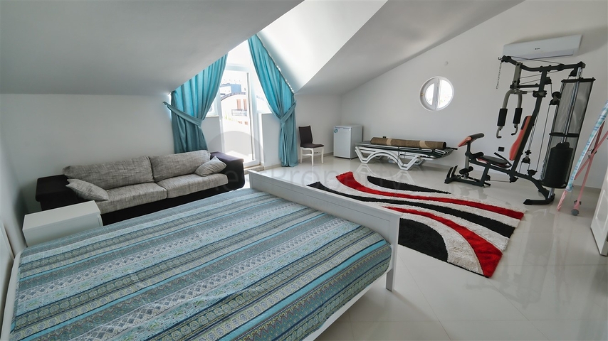 4+1-Villa in der Region Doshemealty - Antalya 