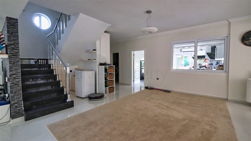 4+1-Villa in der Region Doshemealty - Antalya 