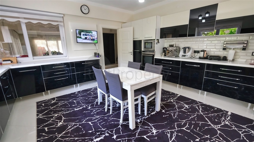 4+1-Villa in der Region Doshemealty - Antalya 