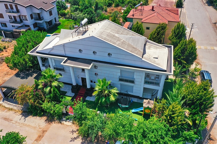 4+1-Villa in der Region Doshemealty - Antalya 