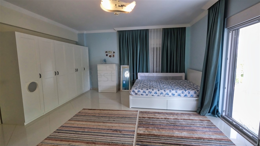 4+1-Villa in der Region Doshemealty - Antalya 