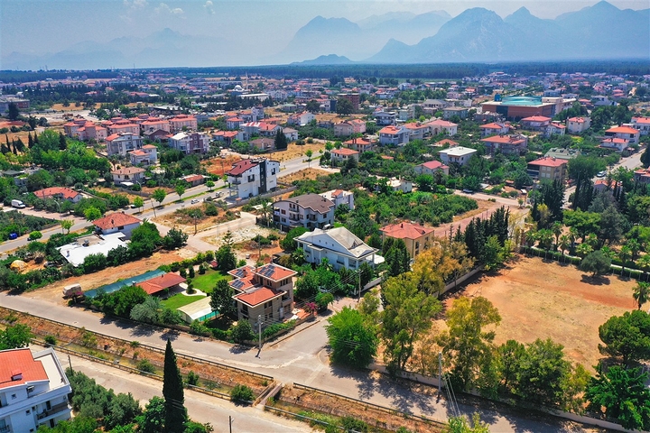 4+1-Villa in der Region Doshemealty - Antalya 