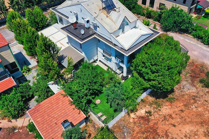 4+1-Villa in der Region Doshemealty - Antalya 