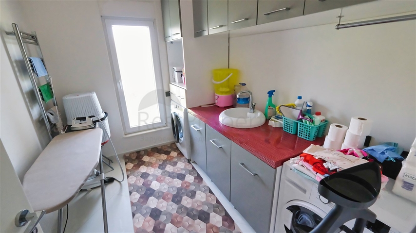 4+1-Villa in der Region Doshemealty - Antalya 