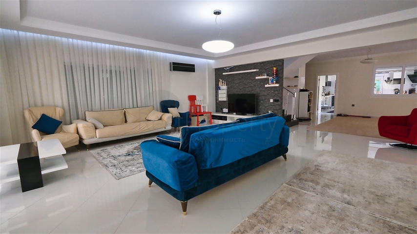 4+1-Villa in der Region Doshemealty - Antalya 