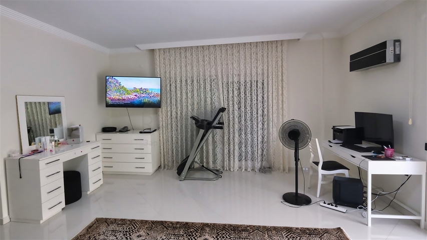 4+1-Villa in der Region Doshemealty - Antalya 