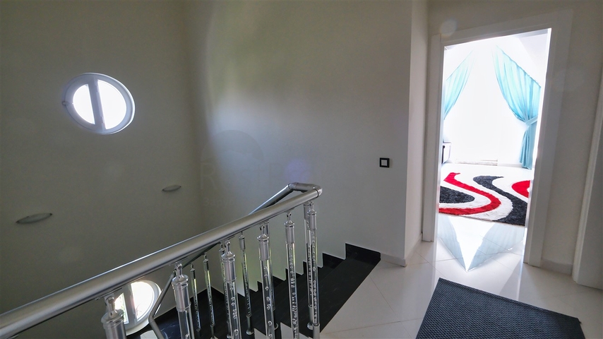 4+1-Villa in der Region Doshemealty - Antalya 