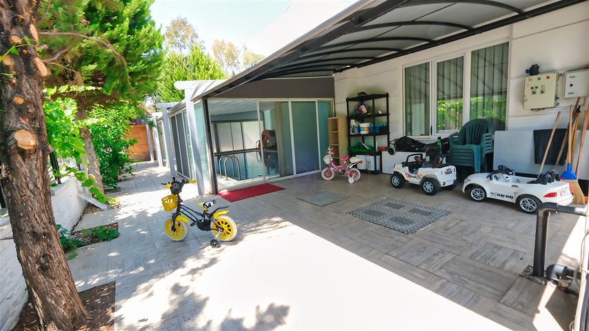 4+1-Villa in der Region Doshemealty - Antalya 