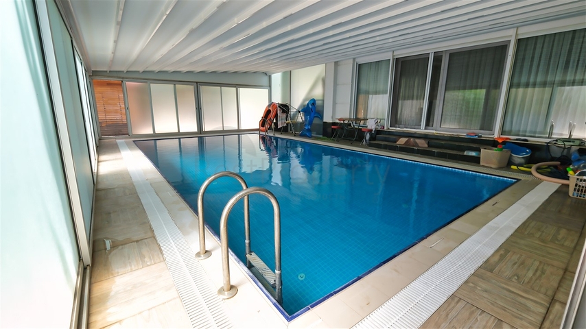 4+1-Villa in der Region Doshemealty - Antalya 