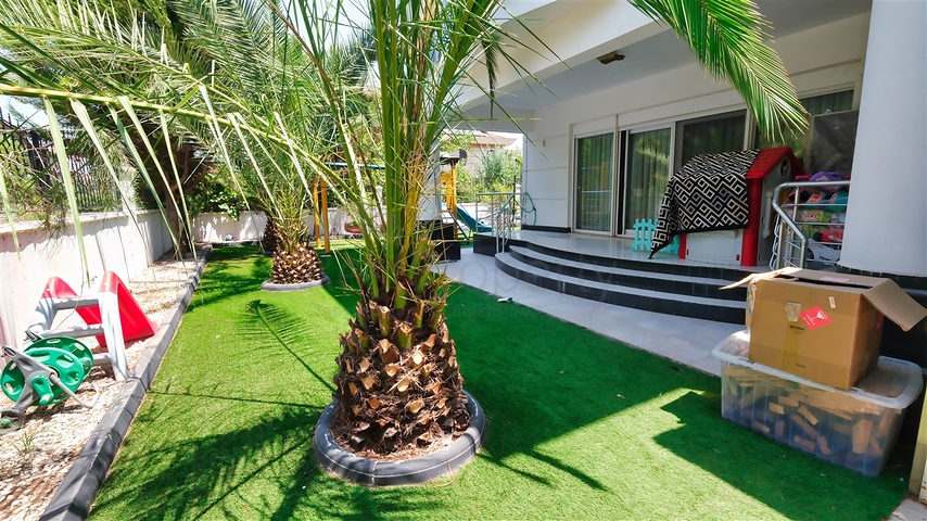 4+1-Villa in der Region Doshemealty - Antalya 