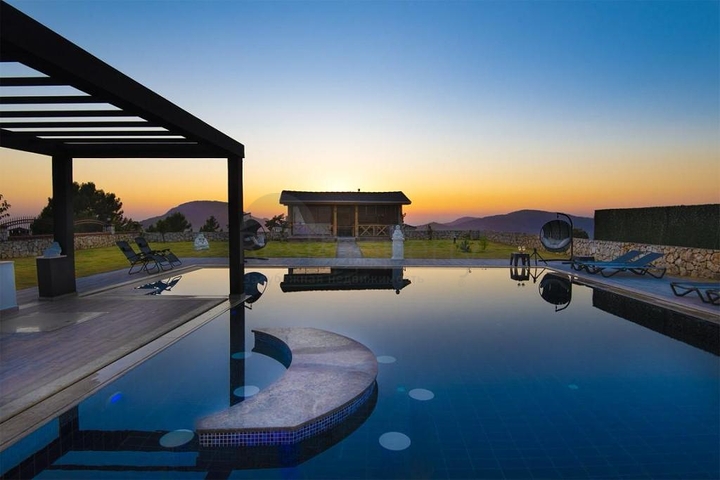 Villa mit 6+1 Grundriss in Fethiye - Antalya 