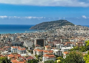 Schicke Wohnung mit Blick auf die Küste von Alanya