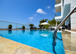 Schicke Wohnung mit Blick auf die Küste von Alanya