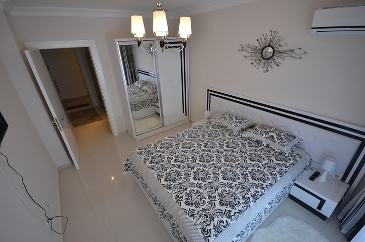 Große 1+1 Wohnung im Zentrum von Oba, nur 100 Meter vom Meer entfernt 