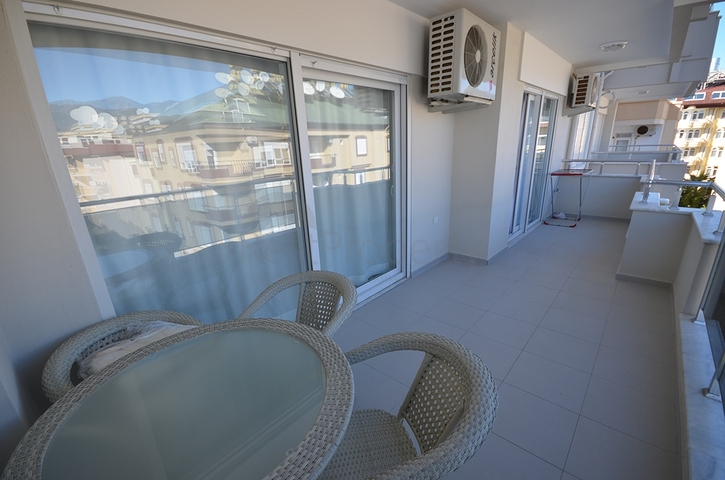 Große 1+1 Wohnung im Zentrum von Oba, nur 100 Meter vom Meer entfernt 