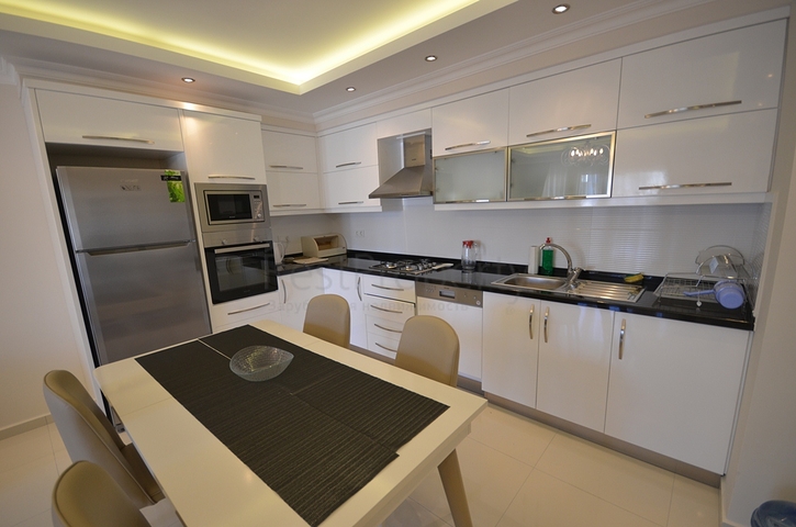 Große 1+1 Wohnung im Zentrum von Oba, nur 100 Meter vom Meer entfernt 