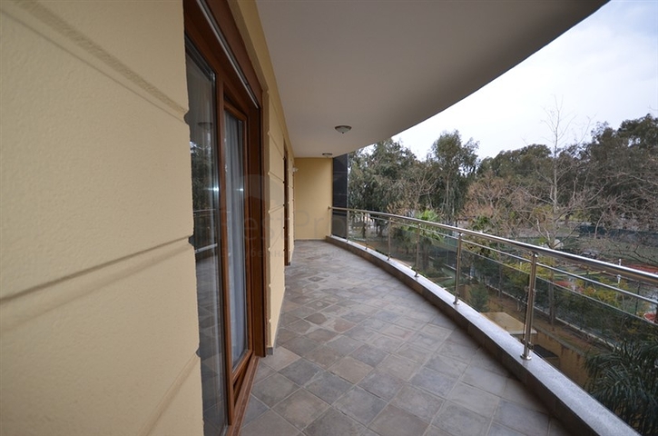 2+1 Wohnung in einem prestigeträchtigen Komplex zur Miete