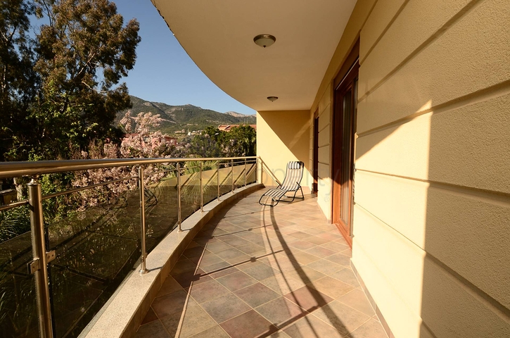 2+1 Wohnung in einem prestigeträchtigen Komplex zur Miete